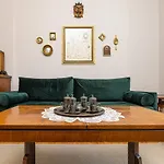 The Old Town Vintage 2-bedroom Jewel By Flat Mаnager * Пловдив