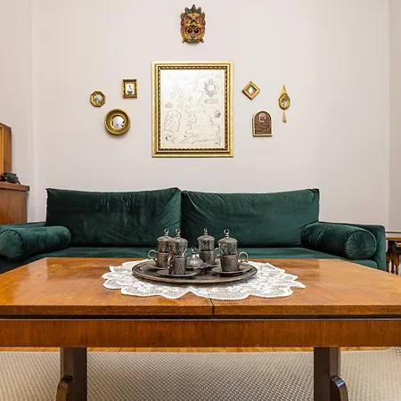 The Old Town Vintage 2-bedroom Jewel By Flat Mаnager * Filibe
